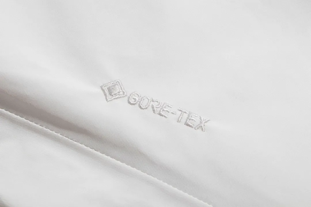 ARC TERYX BETA LT Jacket-Men's GTX Yb N 100d-X 3L GORE-TEX Pro ISO 90（ISO 4） Breathable ， Breathable， 。 ，Water Tight RS 。Alpha SV ， Storm Hood ， ， ，VISLON ， Velcro ， Zip-in， ARC TERYX ALPHA SV Arc’teryx ， ， ， 。 Color： Size：S～XL